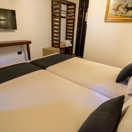 Kale Guesthouse Gjirokastër Esterno foto