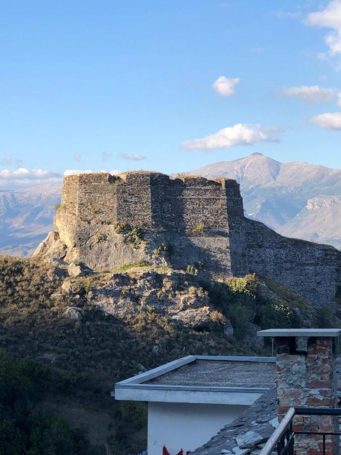 Kale Guesthouse Gjirokastër Esterno foto