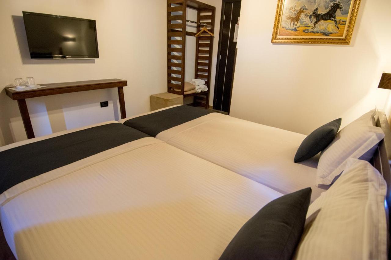 Kale Guesthouse Gjirokastër Esterno foto