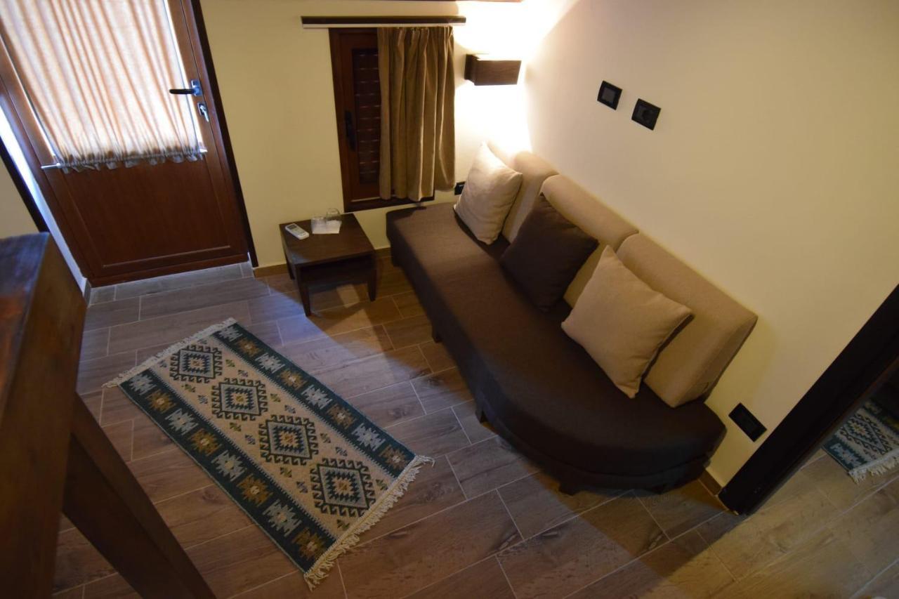 Kale Guesthouse Gjirokastër Esterno foto