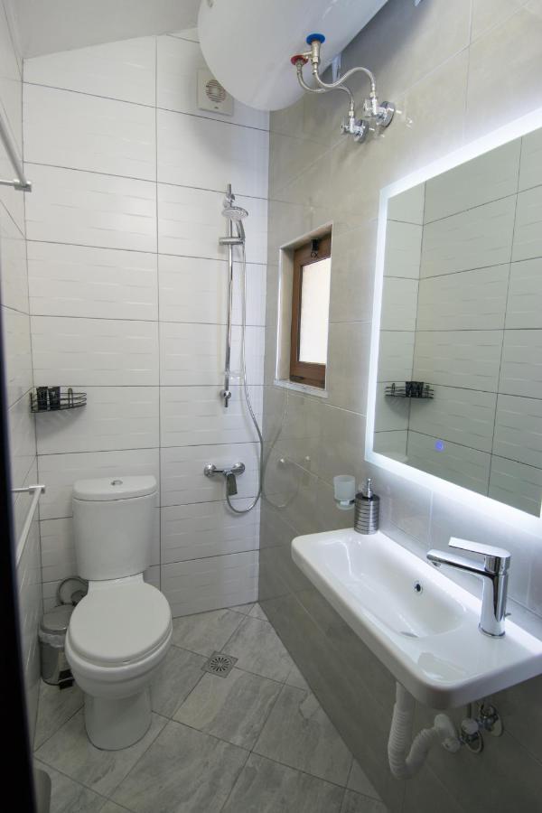 Kale Guesthouse Gjirokastër Esterno foto