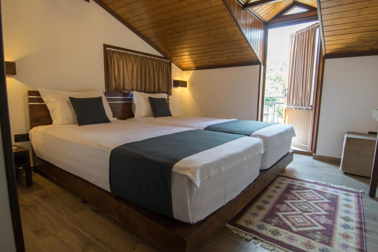 Kale Guesthouse Gjirokastër Esterno foto