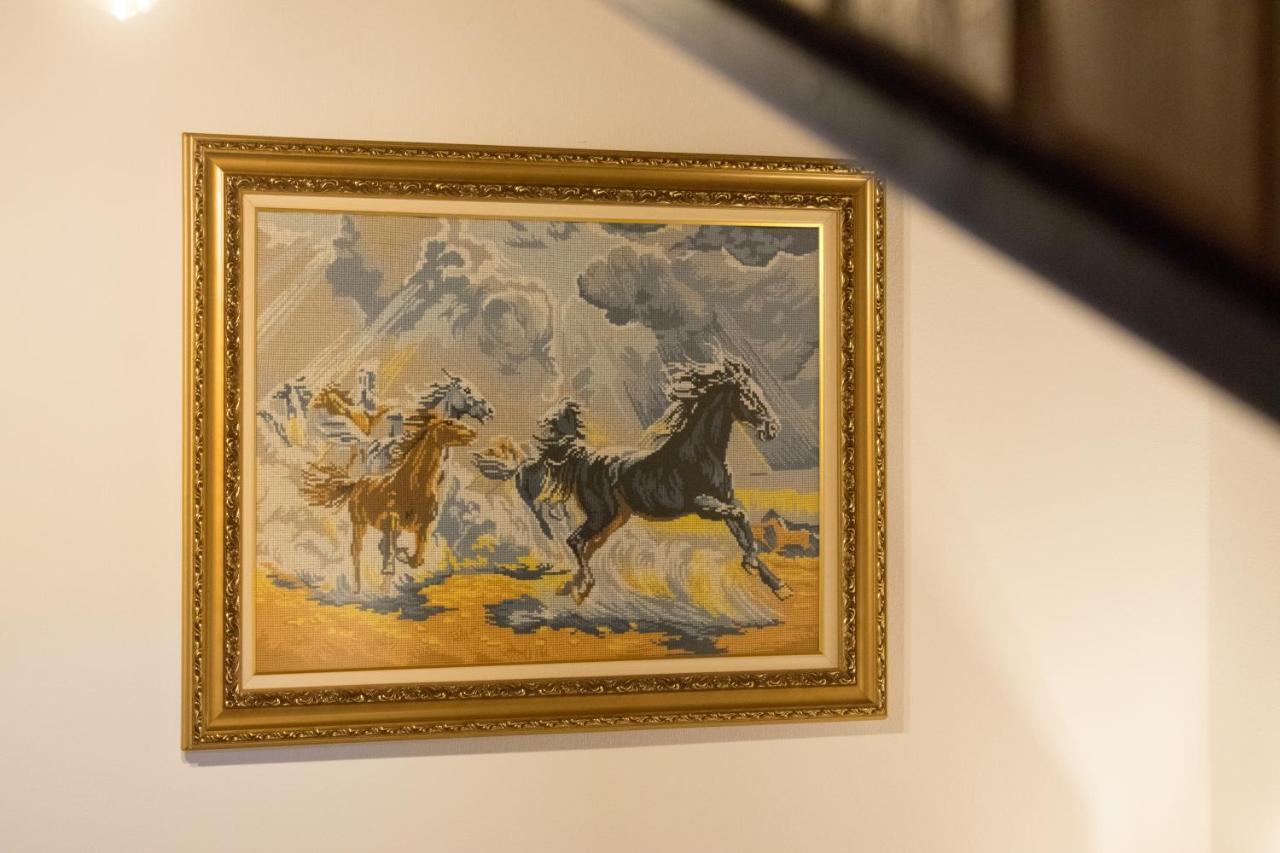 Kale Guesthouse Gjirokastër Esterno foto