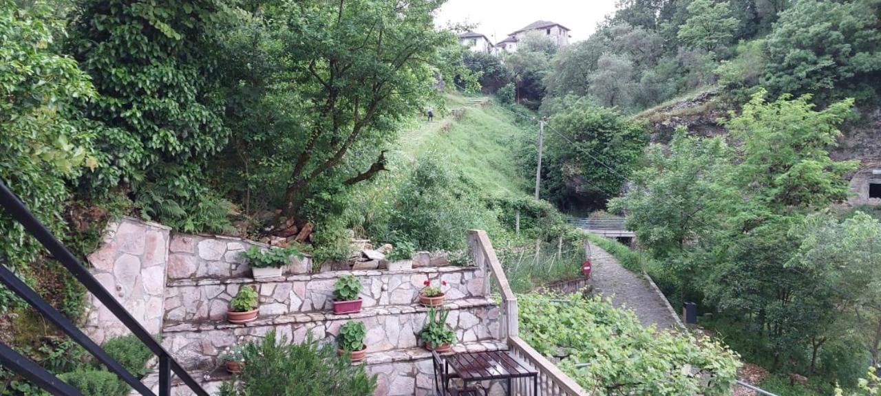 Kale Guesthouse Gjirokastër Esterno foto