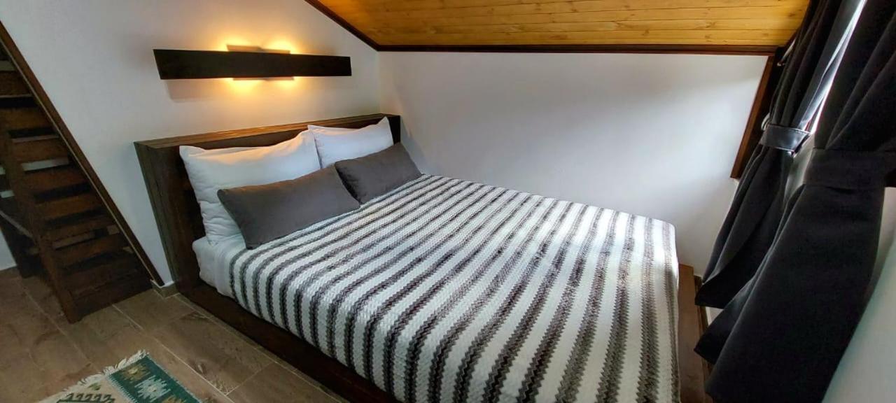 Kale Guesthouse Gjirokastër Esterno foto