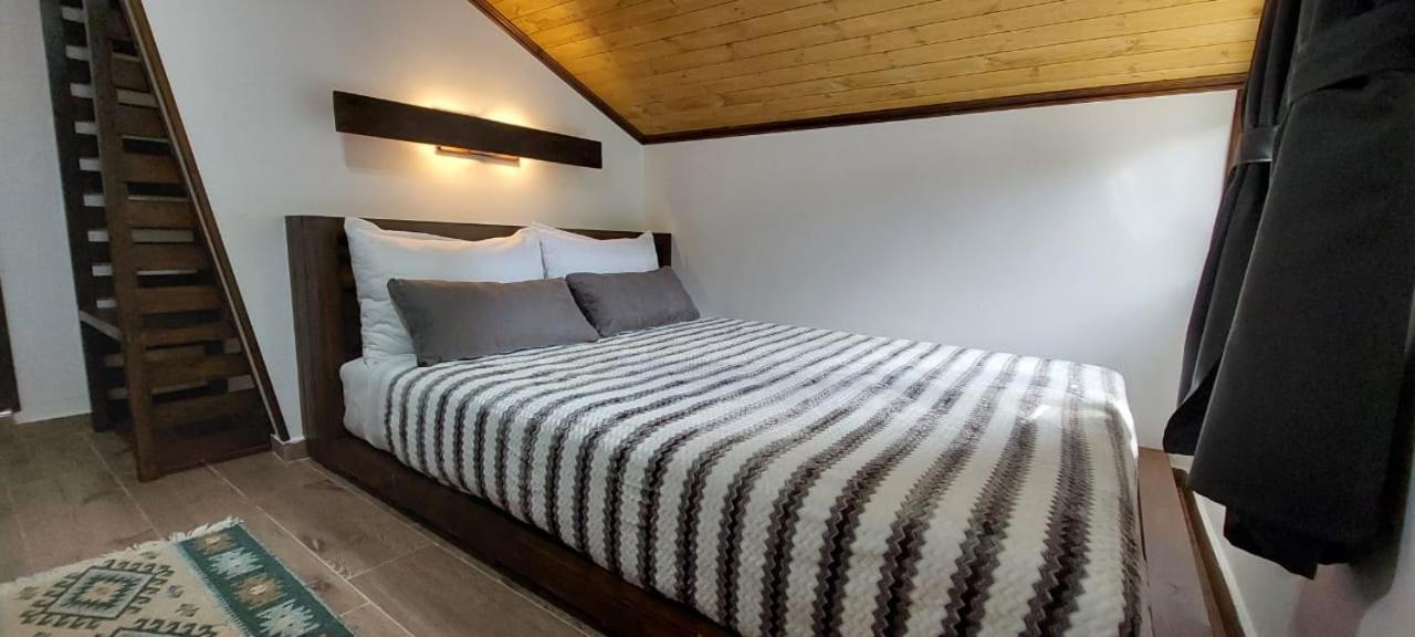 Kale Guesthouse Gjirokastër Esterno foto